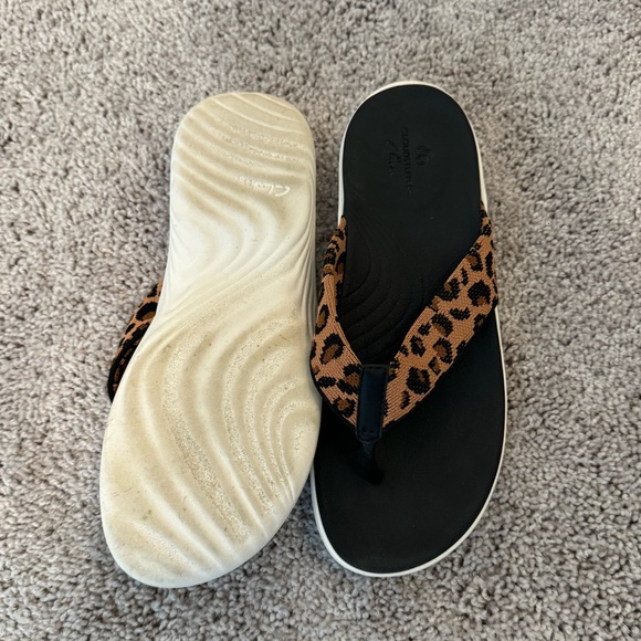 Clarks Cloudsteppers - Picture 2 of 3